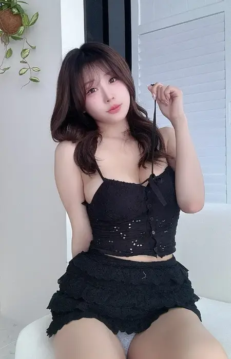 Sandy Asian Escort
