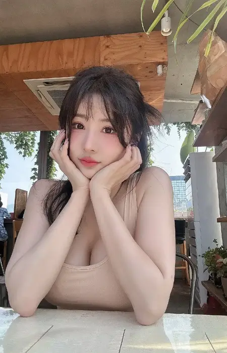 Sandy Asian Escort